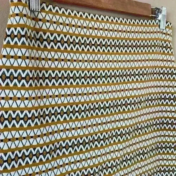 Express Embroidered Mini Skirt Sz Medium Yellow Black Stretch Mini Skirt - Picture 4 of 10